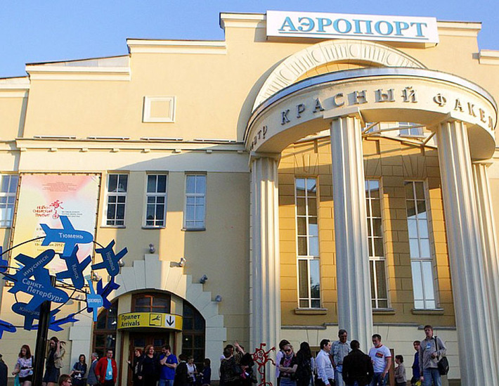 На 10 фестивальных дней  «Красный факел» стал аэропортом. Фото Виктора ДМИТРИЕВА