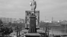 Памятник Александру III откроется ко Дню города. Фото Павла КОМАРОВА