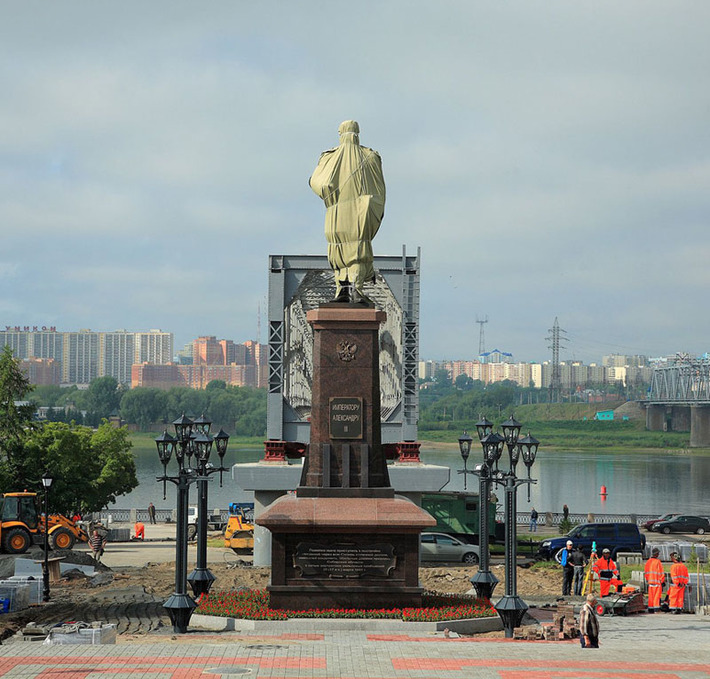 Памятник Александру III откроется ко Дню города. Фото Павла КОМАРОВА