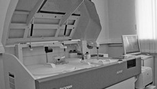 Лаборатория оснащена современным автоматизированным высокотехнологичным оборудованием ведущих мировых производителей, таких как BECKMAN COULTER, ABBOT, Mindray, Behnk Elektronik, Carl Zeiss