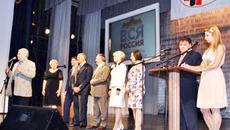 На церемонии закрытия фестиваля. Фото с jur.nov.ru