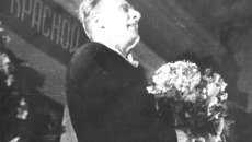 Дирижер Евгений Мравинский после исполнения Седьмой симфонии, 1942 год. Фото Бориса ШУМАКОВА (из архива редакции)