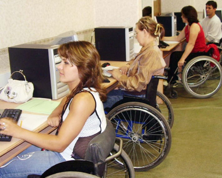 Трудоустройство инвалидов — важная социальная задача. Фото с сайта www.34.ua