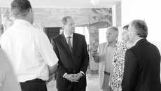 Глава региона проконтролировал ход подготовки образовательных учреждений района к новому учебному году. Фото пресс-службы губернатора и правительства НСО