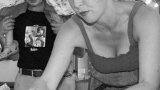 Слепить чашу — процесс нехитрый? Фото Дарьи ДОРОТОВОЙ