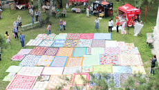 С одеялом станет всем теплей. Фото предоставлено оргкомитетом фестиваля