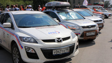 Автомобили для пробега предоставили компании стран Азиатско-Тихоокеанского сотрудничества. Фото Павла КОМАРОВА