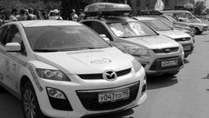 Автомобили для пробега предоставили компании стран Азиатско-Тихоокеанского сотрудничества. Фото Павла КОМАРОВА