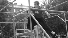 Показать свое мастерство и набраться опыта приехали паркурщики из восьми городов. Фото Михаила ПЕРМИНА