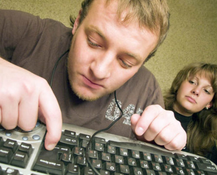 Ни одна отрасль  не способна эффективно существовать без технической поддержки системных администраторов. Фото с сайта izhlife.ru