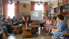 В Литературной гостиной.