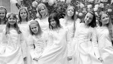 На концерте зрители добрые, утверждают участницы ансамбля «Апельсинчик», выступать на конкурсе сложнее. Фото из архива ансамбля