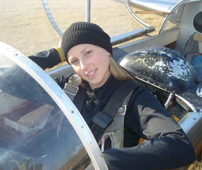 С мечтой о небе. Ольга Давиденко — воспитанница Краснозёрского подразделения Новосибирского учебного центра имени Александра Покрышкина, парашютист—отличник. Фото из архива Краснозёрского подразделения Новосибирского учебного центра имени Александра Покрышкина