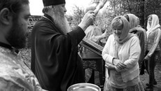 Митрополит Новосибирский и Бердский Тихон благословил отплывающих. И в путь! Фото Аркадия УВАРОВА