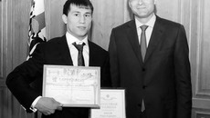 Губернатор Василий Юрченко и олимпийский чемпион Роман Власов. Фото пресс-службы губернатора и правительства НСО