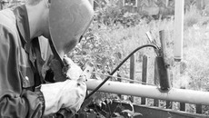Подачу газа перекрывают быстро и аккуратно. Фото Аркадия УВАРОВА