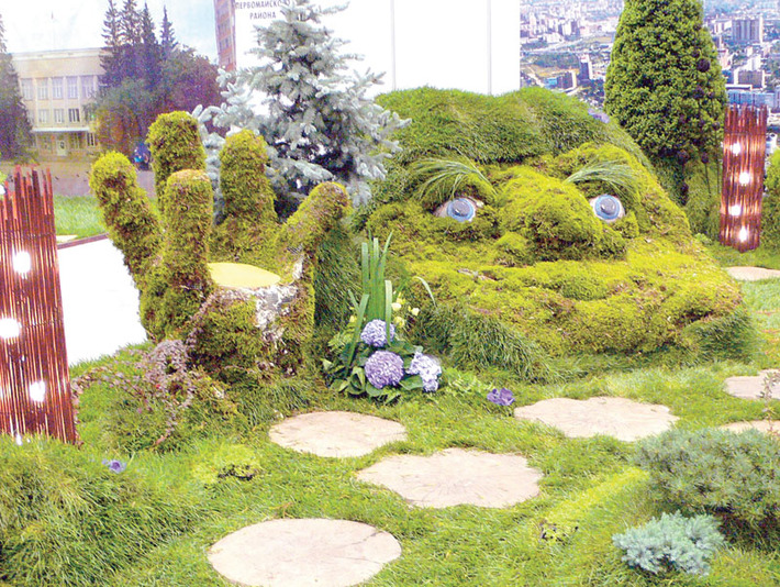 На выставке «Цветы, сады и парки Сибири» (Октябрьский район, идея сквера). Фото Аркадия УВАРОВА