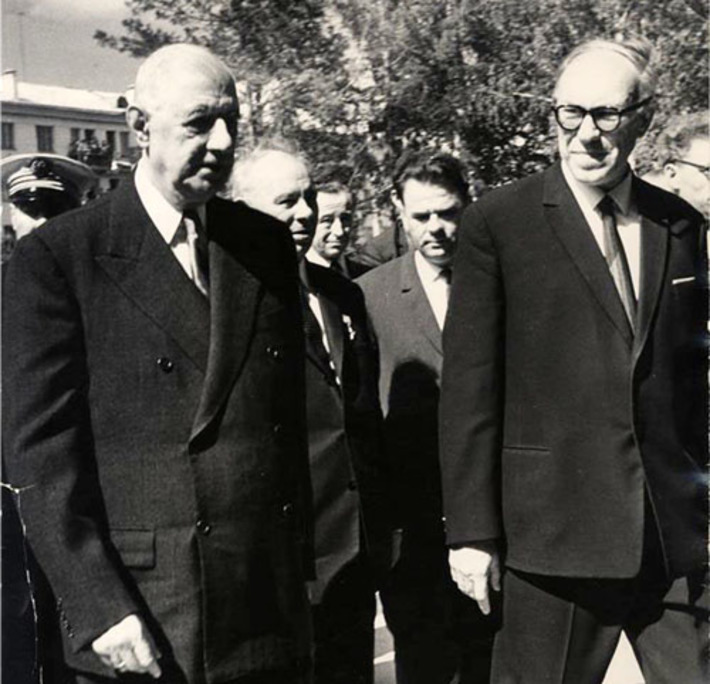 Генерал де Голль и академик Лаврентьев  во время визита французского президента. Академгородок, 1966 год. Фото с сайта  www.hydro.nsc.ru