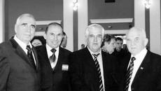 Президент НГАУ Анатолий Кондратов, глава Маслянинского района Вячеслав Ярманов, министр сельского хозяйства области Георгий Иващенко и почетный ректор агроуниверситета Иван Гудилин (слева направо) на одной из деловых встреч. Фото из личного архива Анатолия Кондратова
