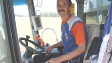 Сергею Черепанову в этом году приходится работать с ювелирной точностью. Фото Ольги ЛЕВИНОЙ