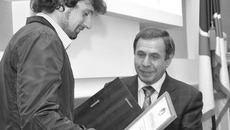 Мэр вручил премии новосибирским олимпийцам. Фото с сайта kp.ru