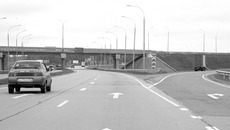 Близость трассы ускорила освоение земель. Фото Михаила ПЕРМИНА