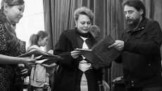 Дмитрий Ревякин вставал всякий раз, когда слышал интересный вопрос. Фото Виктора ДМИТРИЕВА