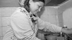 Редкая удача рощинцев: вода в кране есть! Фото Михаила ПЕРМИНА