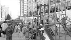 На сэкономленные деньги ТСЖ установило детскую площадку. Фото Сергея КРАВЦОВА