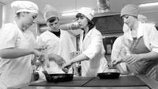 Поваренное искусство стало одним из величайших достижений человечества, а принятие пищи — одним из элементов культуры. Фото Михаила ПЕРМИНА