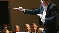За дирижерским пультом маэстро Гинтарас Ринкявичус. Фото Андрея БАУЛИНА