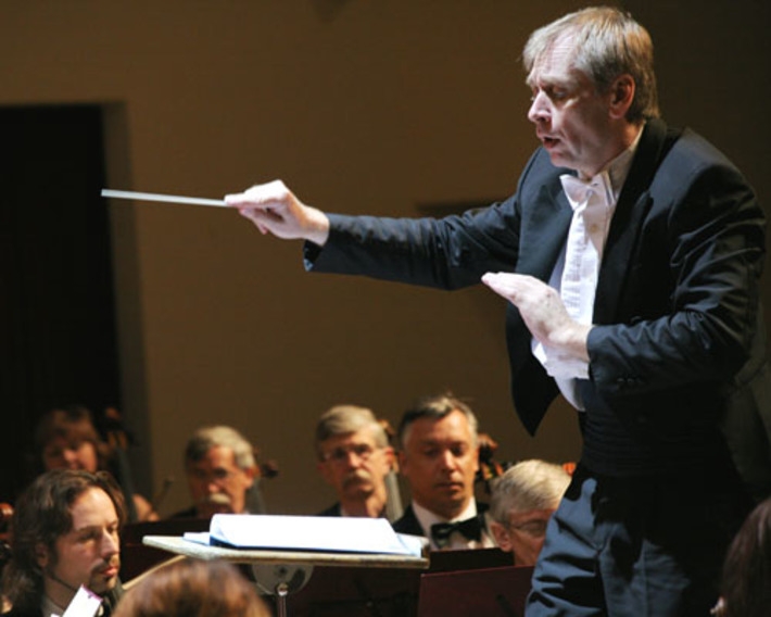 За дирижерским пультом маэстро Гинтарас Ринкявичус. Фото Андрея БАУЛИНА