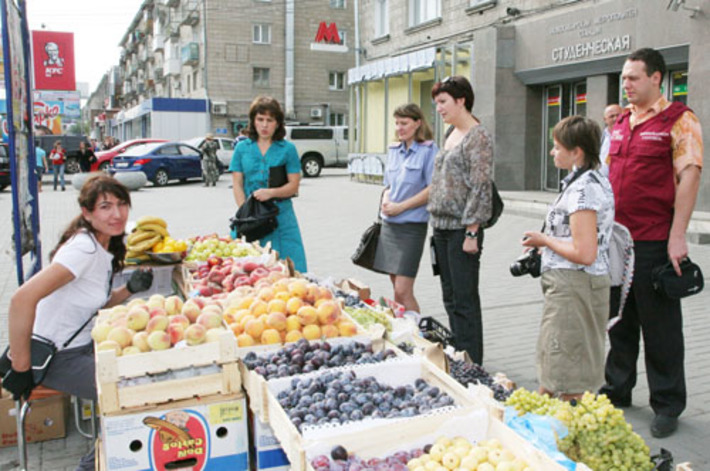 Разрешения на торговлю у продавца не оказалось. Фото Михаила ПЕРМИНА