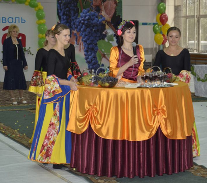 На открытии фестиваля. Фото Юрия ТКАЧЕНКО