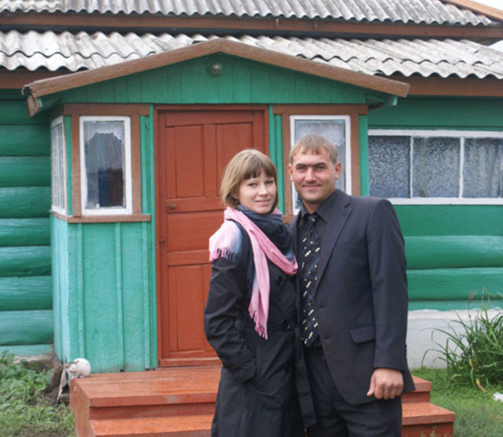 Анатолий и Наталья Бурцевы: новое поколение выбирает сельский быт. Фото Валерия ГАНИНА