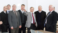 Ректор Новосибирского государственного аграрного университета Александр Денисов (крайний справа) на открытии демонстрационной площадки регионального учебно-методического центра
