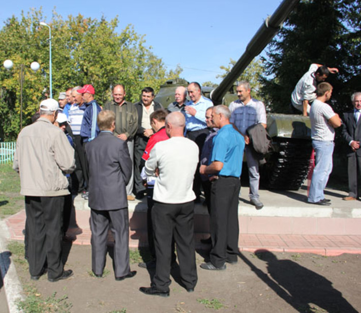 Бывшим солдатам было что вспомнить. Фото Ольги ЛЕВИНОЙ