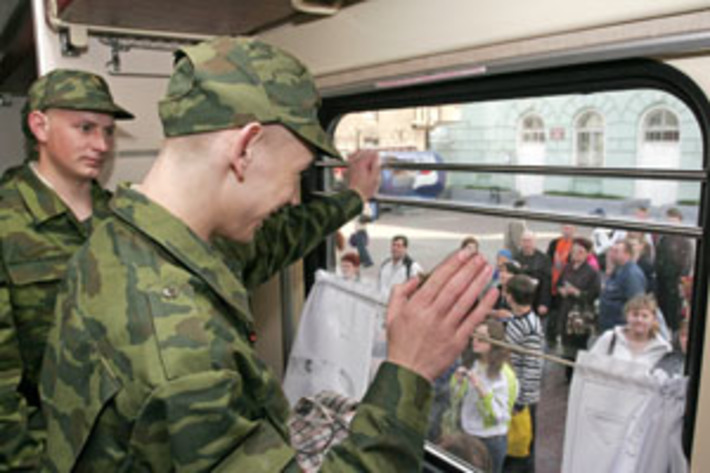 2,5 тысячи молодых новосибирцев пополнят ряды вооруженных сил. Фото Аркадия УВАРОВА