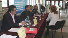 Одна из встреч с пассажирами. Фото предоставлено УТ МВД России по СФО