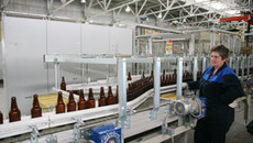 Завод «Экран» производит более 80 видов стеклотар. Фото  Михаила ПЕРМИНА