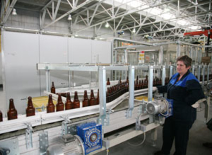 Завод «Экран» производит более 80 видов стеклотар. Фото  Михаила ПЕРМИНА