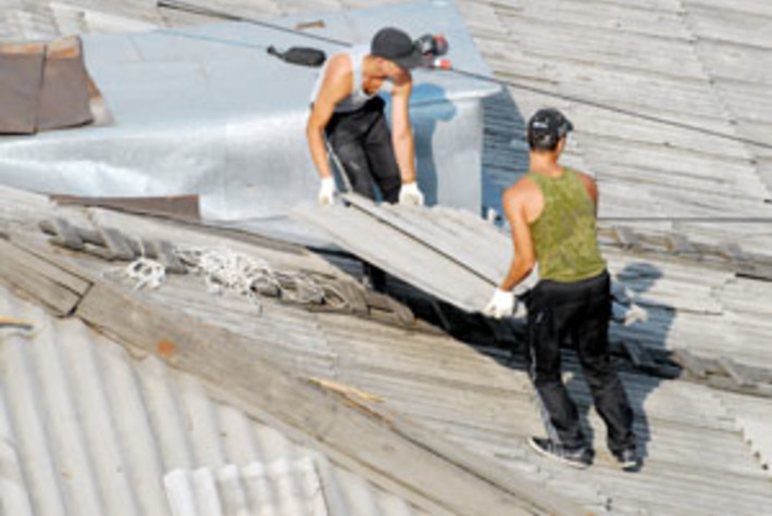 В общую собственность жильцов входят крыша дома и придомовая территория. Фото Михаила ПЕРМИНА