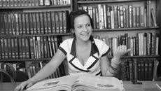 Подшивка районной газеты тоже  может служить источником для творческого вдохновения. Фото Михаила ПЕРМИНА