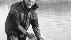 Водись, осётр, большой и маленький Губернатор отправил в свободное плавание первую партию искусственно выведенных осетров. Пройдут годы, популяция сибирского осетра в Оби вырастет, и, возможно, вид исключат из Красной книги, чтобы он стал общедоступным для любительской рыбалки. Фото Михаила ПЕРМИНА
