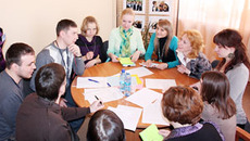 Вместе проблему решить проще. Фото с сайта du.nios.ru