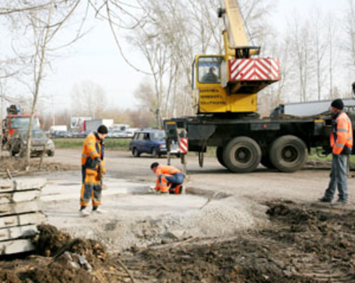 Существенно увеличено финансирование строительства и реконструкции автомагистралей. Фото Михаила ПЕРМИНА