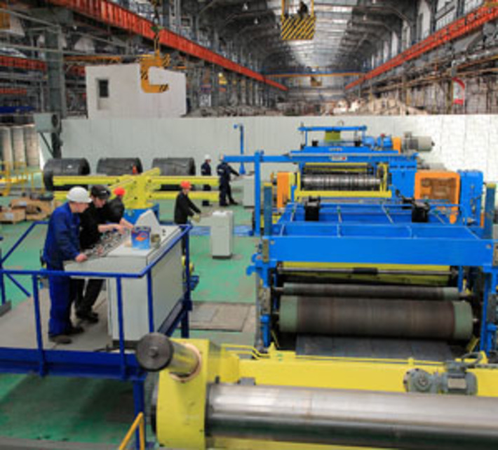 Завод им. Кузьмина — один из лидеров металлургического производства в Сибири.Фото из архива газеты