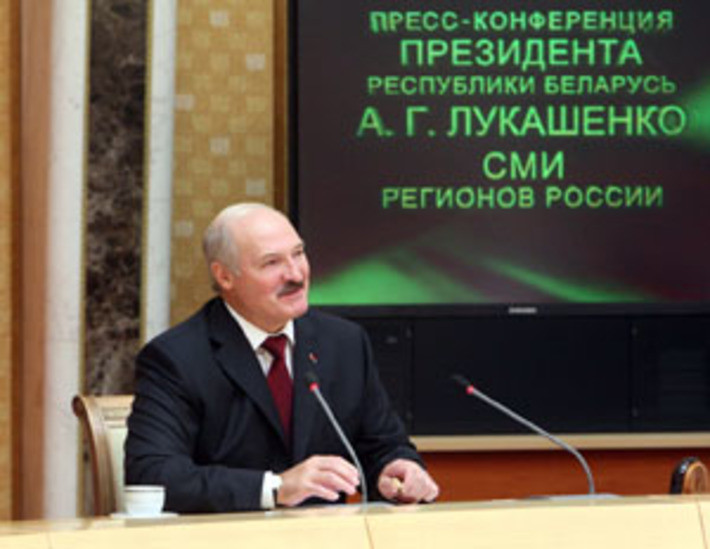 Президент Беларуси Александр Лукашенко не только отвечал на вопросы, но и сам о многом спрашивал журналистов. Фото Бел ТА