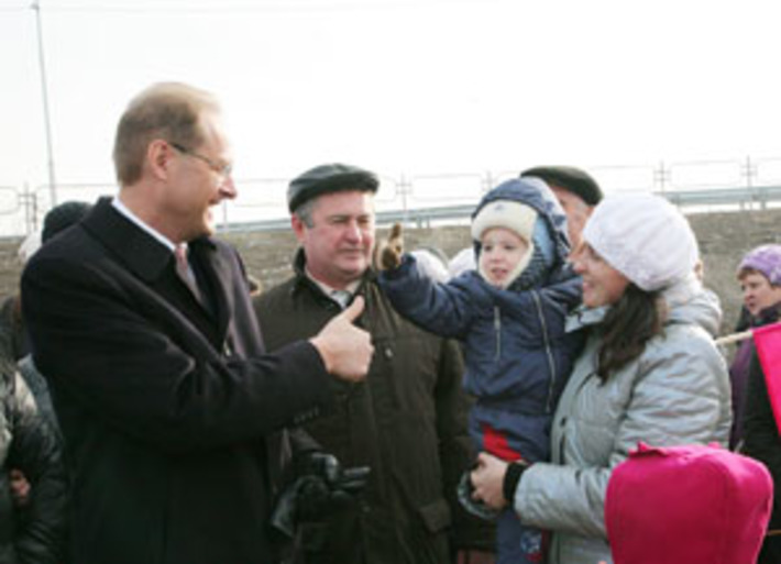 Новой дорогой ордынцы довольны.Фото Михаила ПЕРМИНА