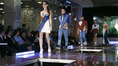 Одна из коллекций конкурса. Фото Аркадия УВАРОВА